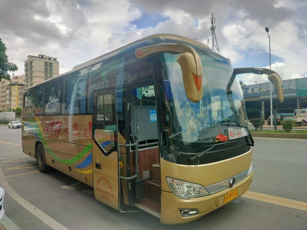 37座豪华大巴
