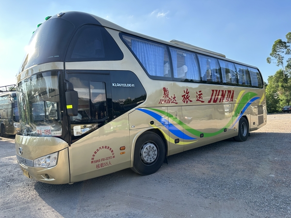 53座豪华大巴