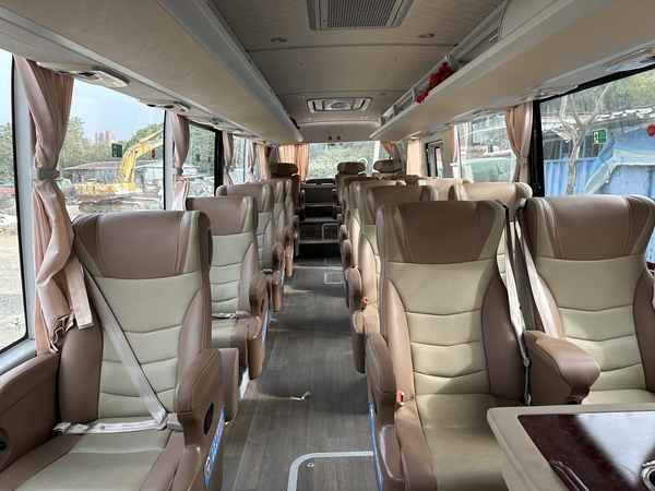 18座豪华大商务车