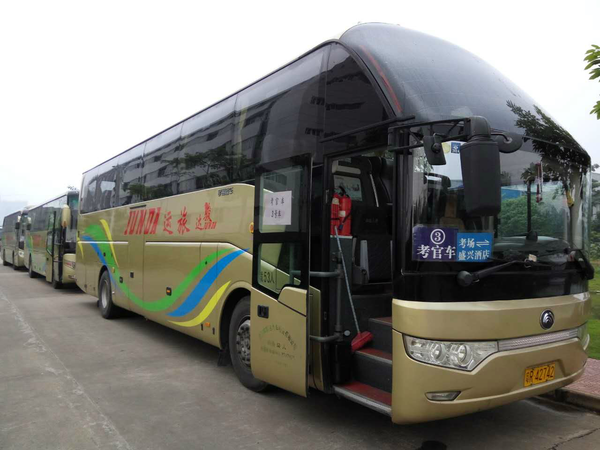 53座豪华大巴